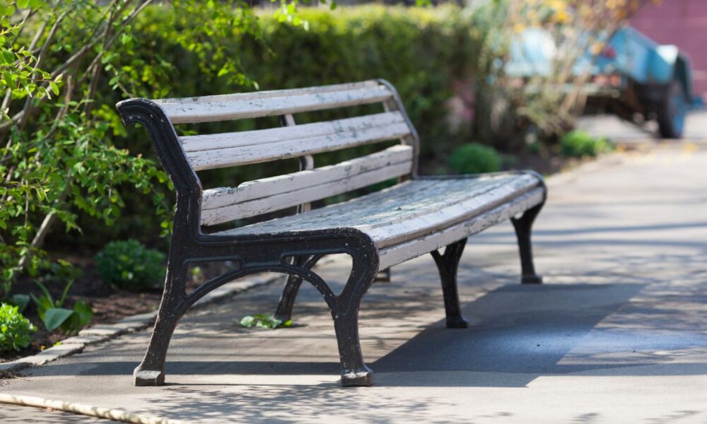 Convierten plásticos no reciclables en mobiliario urbano sostenible | Ulises Galicia