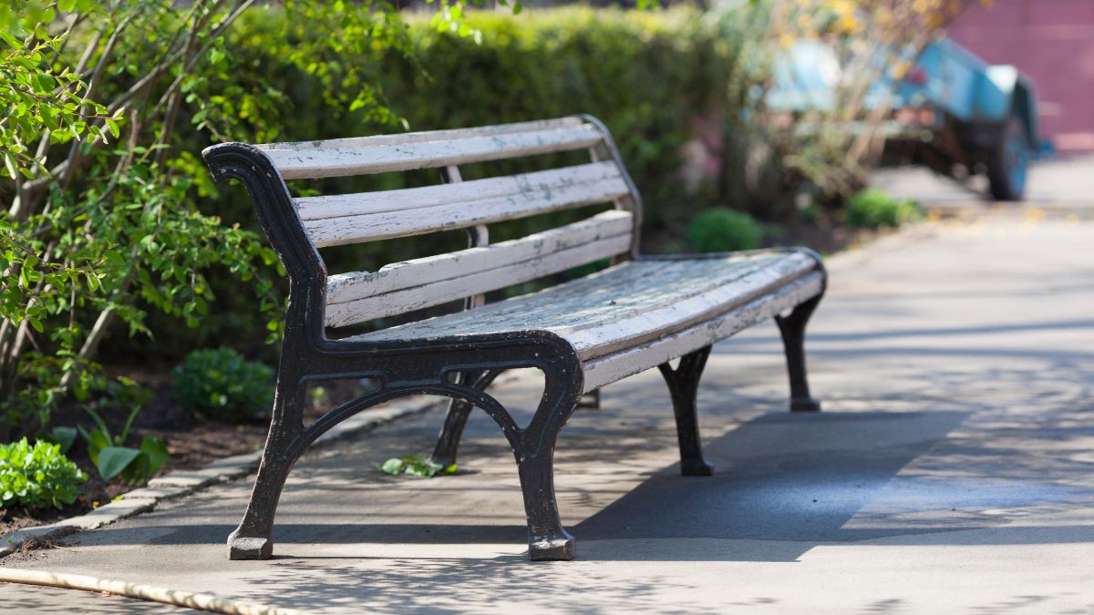 Convierten plásticos no reciclables en mobiliario urbano sostenible | Ulises Galicia