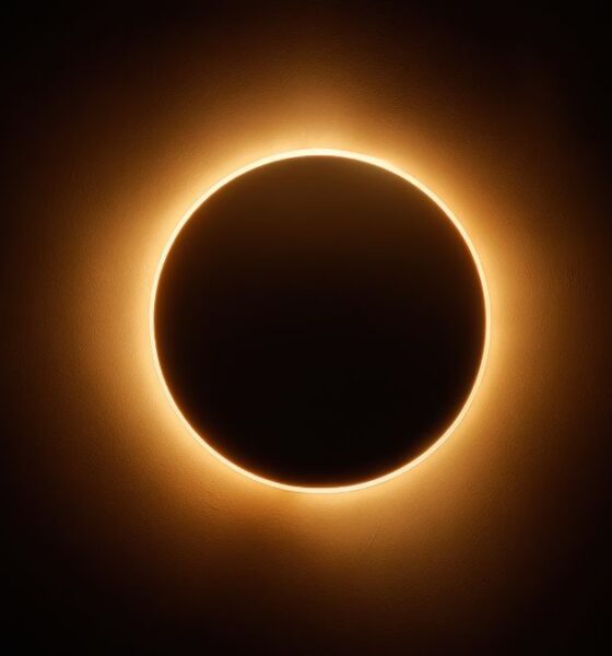 El eclipse solar total dispara la demanda turística en A Coruña | Ulises Galicia