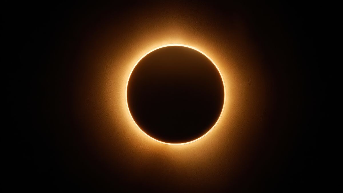 El eclipse solar total dispara la demanda turística en A Coruña | Ulises Galicia