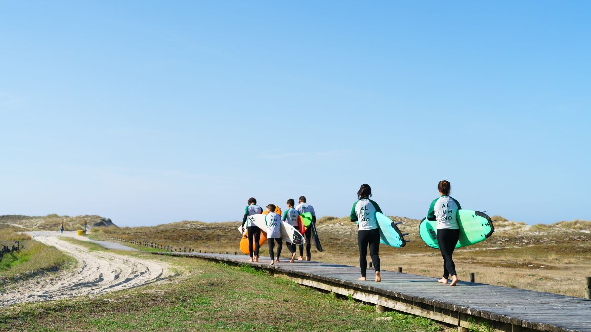Los campamentos de surf ganan protagonismo este verano | Ulises Galicia, noticias sobre economía, empresas, tecnología y marketing en Galicia